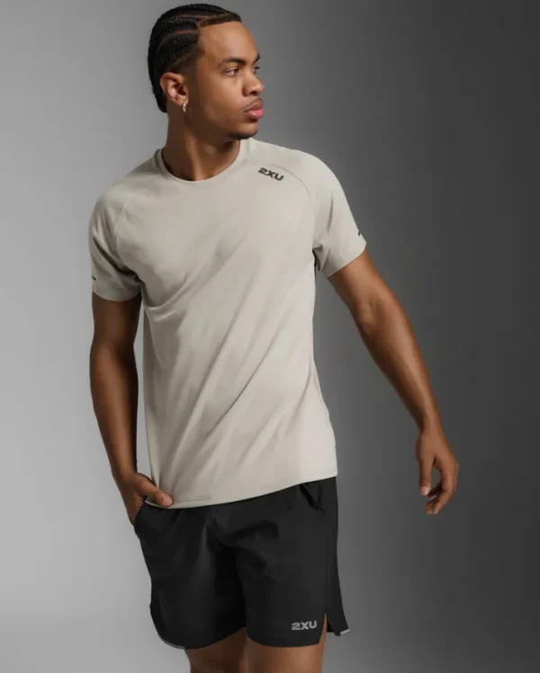 Outlet 2XU Aero Tee Carbon/Black Reflective