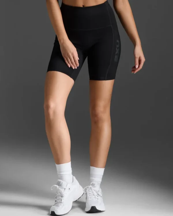 Sale 2XU Form Stash Hi-Rise 6" Bike Short with Pockets Black/Black