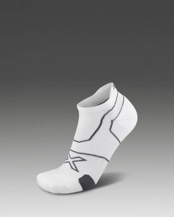 New 2XU Vectr Cushion No Show Socks White/Grey