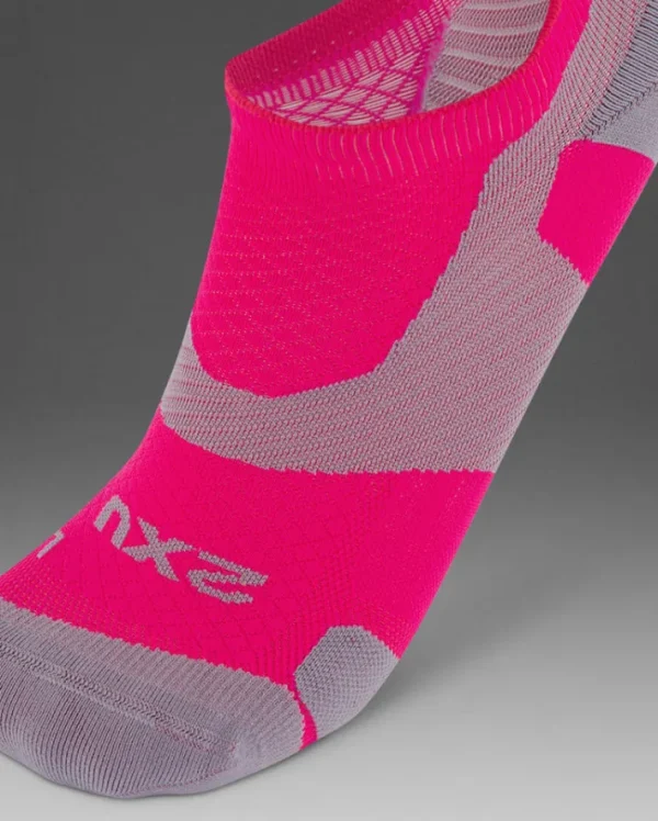 New 2XU Vectr Light Cushion No Show Compression Socks Magenta/Light Grey